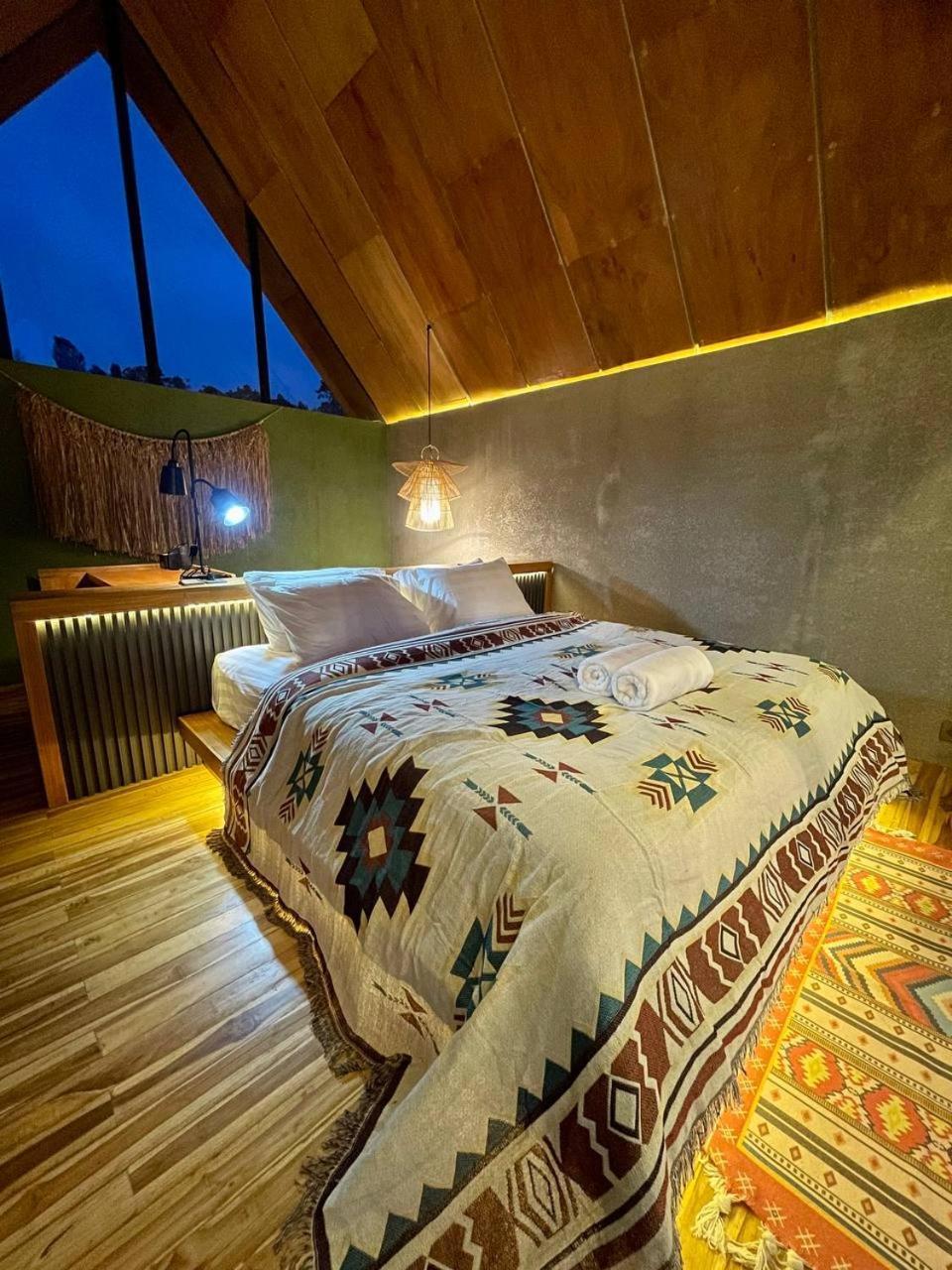 Black Wood Cabin Kintamani Dış mekan fotoğraf